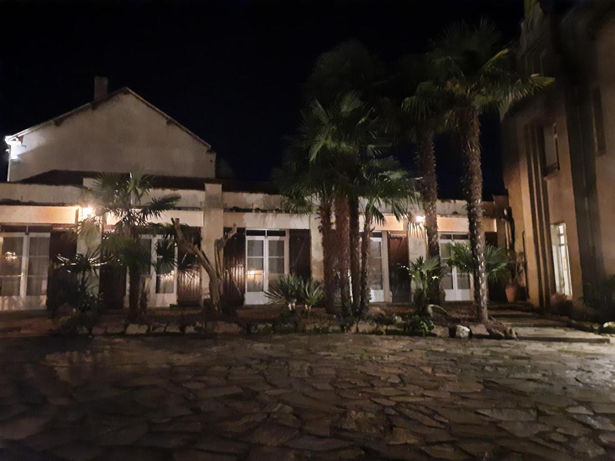 Hotel De La Barbacane Tiffauges Ngoại thất bức ảnh