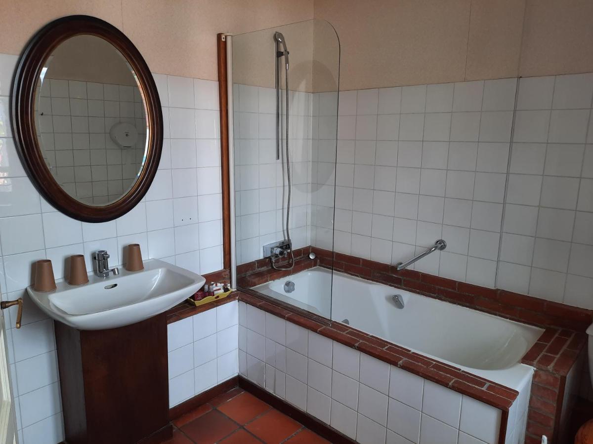 Hotel De La Barbacane Tiffauges Ngoại thất bức ảnh