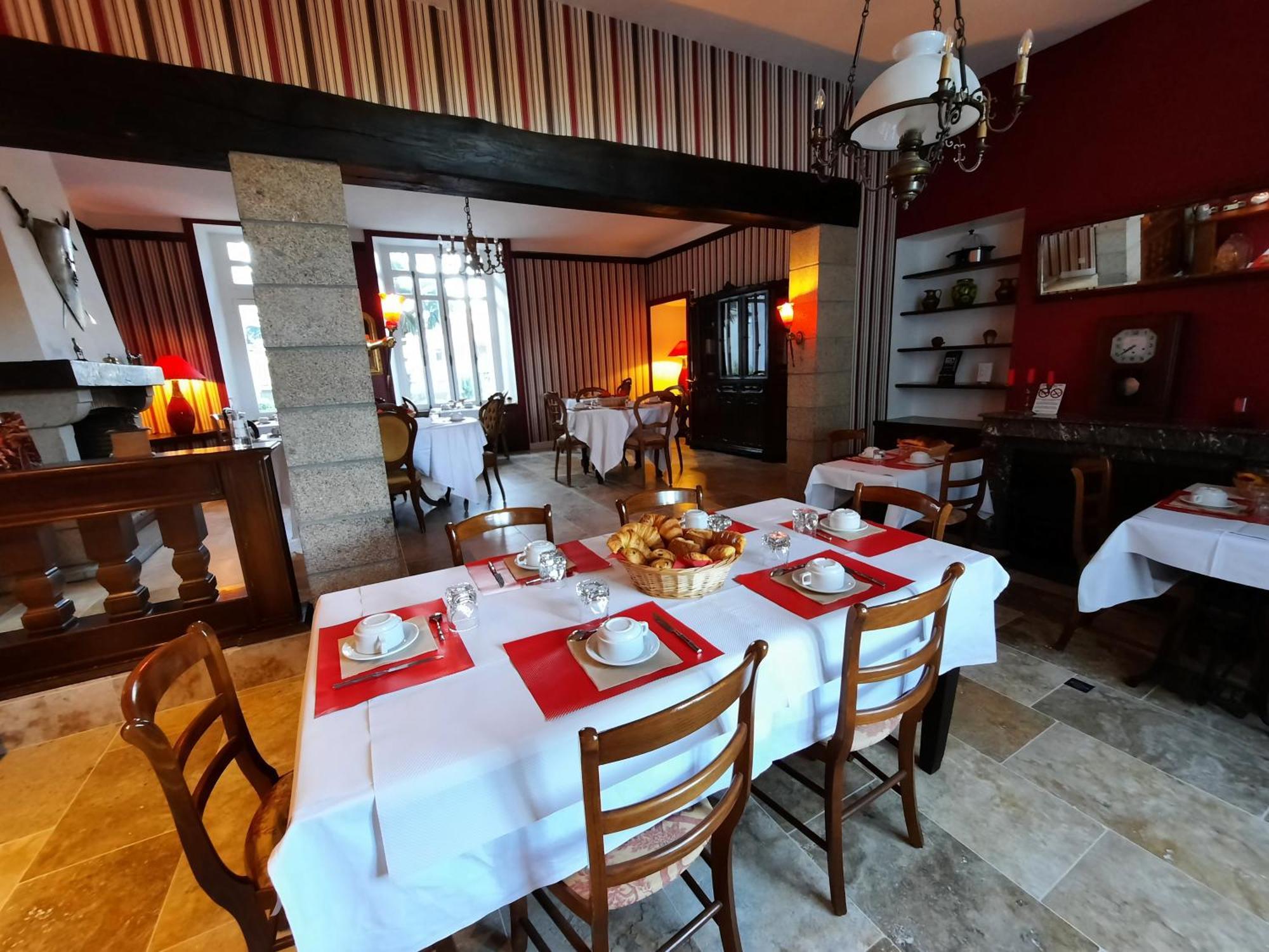 Hotel De La Barbacane Tiffauges Ngoại thất bức ảnh